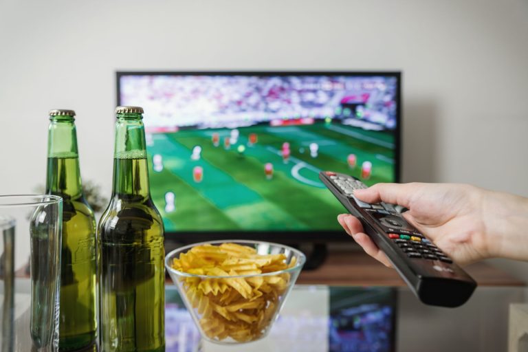 Watch Football in 1080p on Smart TV with Arabic Commentary